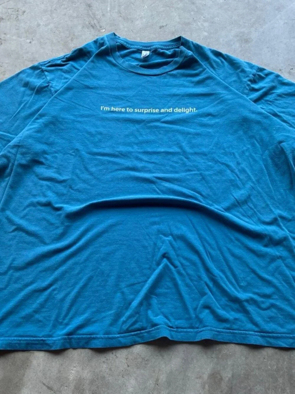 Vintage blue amazing apple tee with great fit and color